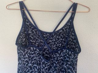 Vestido azul marino floral