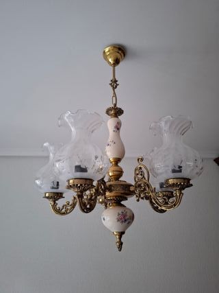 Dormitorio de 2 camas individuales con mesita