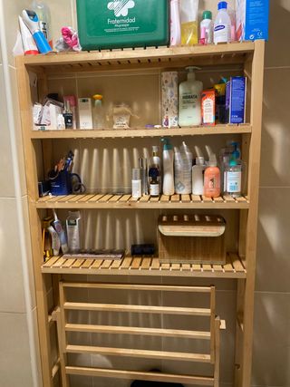 Estantería baño madera y plástico