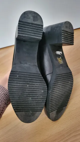 Zapatos de tacón bajo negros