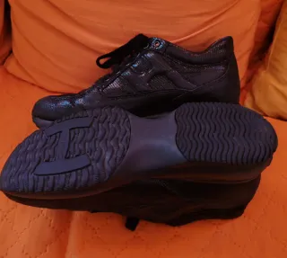 Hogan donna 35.5 nere, in buone condizioni a € 30.