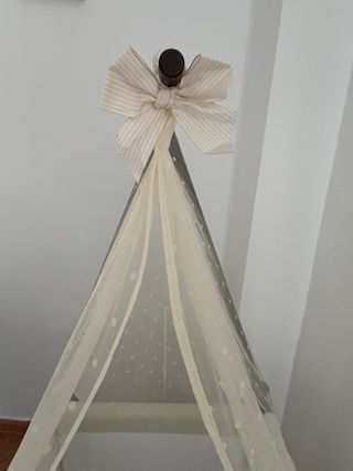 Minicuna de madera con dosel