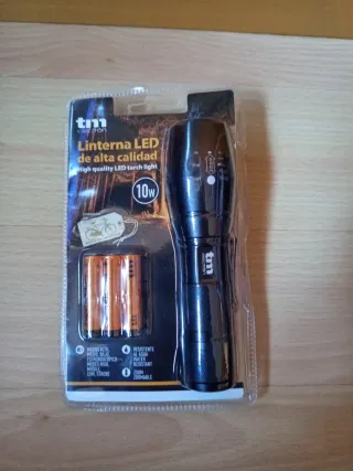 Linterna LED TM Electron 10W con Pilas