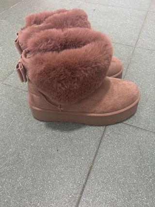 Botas de invierno beige y marrón