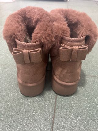 Botas de invierno beige y marrón