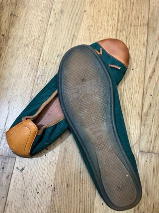 Bailarinas verdes y marrones