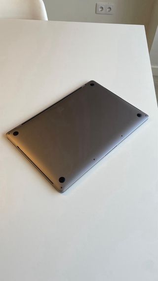 MacBook Pro 15” (2016) – Intel i7, 16GB RAM, 512GB