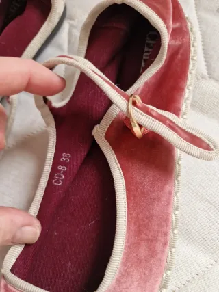 Zapatos de terciopelo rosa y verde marina con tira