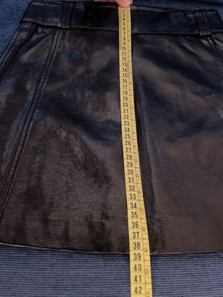 Minifalda símil piel Bershka