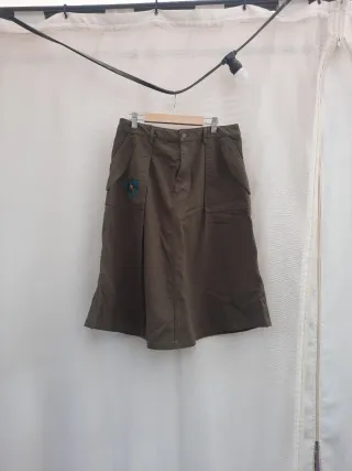 Falda Zara verde militar con bolsillos