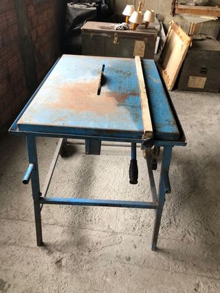 Sierra de obra con ruedas