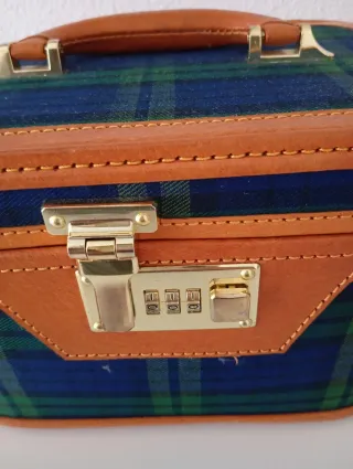 Neceser de viaje cuadros azul y verde