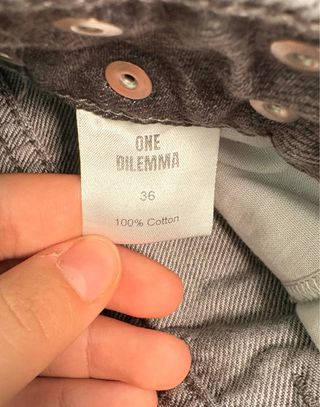 Pantalones One Dielmma con flecos y tachuelas