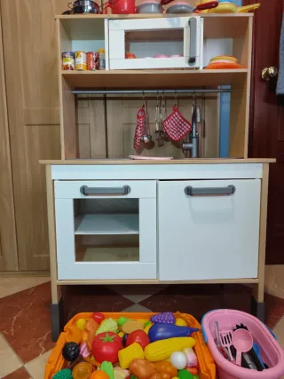 Cocinita Ikea con accesorios