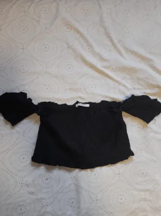 Top negro Zara con volantes