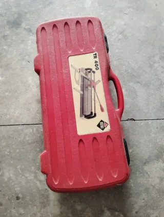 Cortadora de azulejos Rubi con maletín