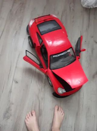 Coche de juguete Porsche rojo