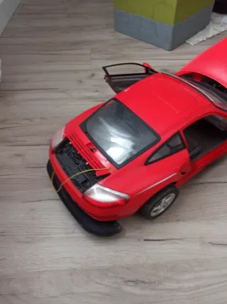 Coche de juguete Porsche rojo