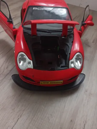 Coche de juguete Porsche rojo