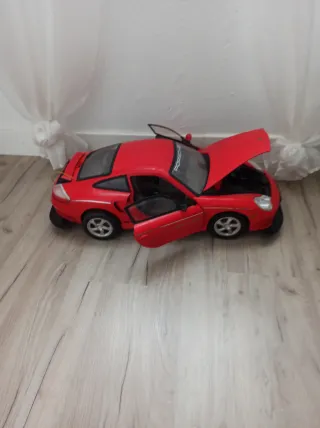 Coche de juguete Porsche rojo