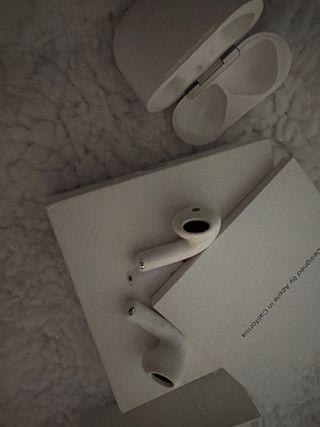 AirPods 4 Apple