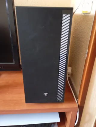 Torre PC Negra 12GB RAM NVIDIA 2GB y EMUELEC