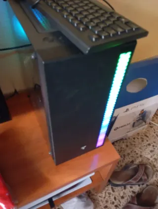 Torre PC Negra 12GB RAM NVIDIA 2GB y EMUELEC