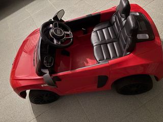 Coche Audi R8 Spider para niños
