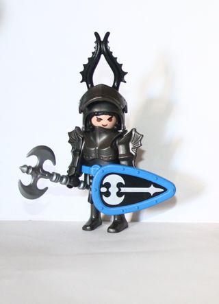 Playmobil Caballero Negro Hacha Escudo Dragón