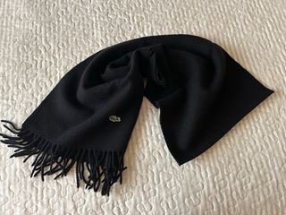 Bufanda Lacoste Negra con Logo Verde. VINTAGE