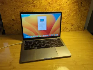 MacBook Pro 13 2017 8GB 250GB 4xthuderbolt