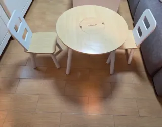 Mesa infantil Kidkraft con 2 sillas