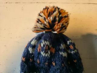 Gorro de lana tejido con pompón