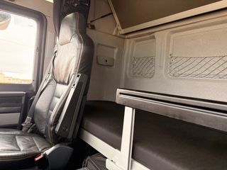 Camión MAN 26.440 con grúa Palfinger