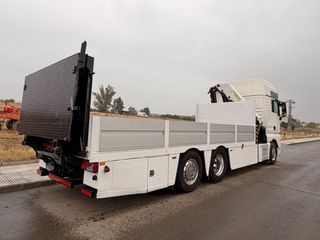 Camión MAN 26.440 con grúa Palfinger