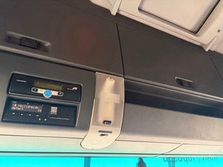 Camión MAN 26.440 con grúa Palfinger