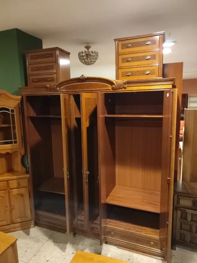 Armario 5 Puertas + 2 Mesitas Noche Madera