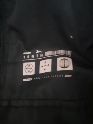 Abrigo negro con capucha talla 16