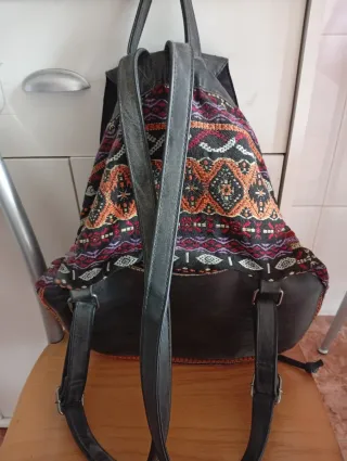 Mochila étnica negra y multicolor