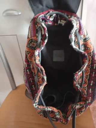 Mochila étnica negra y multicolor