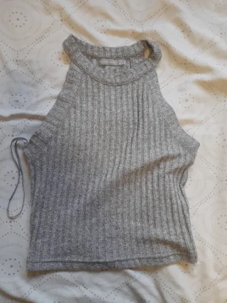 Top gris de canalé cuello halter