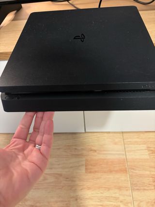 PS4 (PlayStation 4) Negra + 3 Mandos