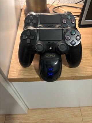 PS4 (PlayStation 4) Negra + 3 Mandos