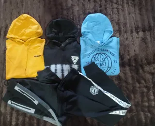 Set di abbigliamento sportivo per ragazzi