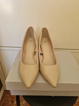 Zapatos de tacón H&M beige talla 38