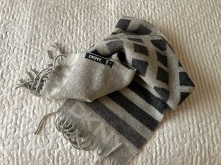 Bufanda DKNY Negro y Gris. VINTAGE