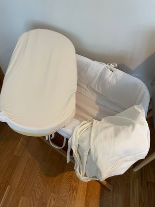 Moisés mimbre y madera