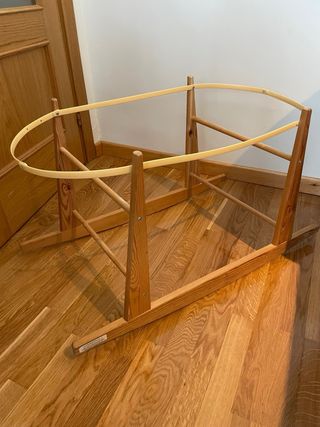 Moisés mimbre y madera