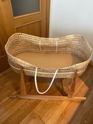 Moisés mimbre y madera