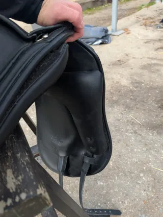 Montura Doma Clásica Omega Negra